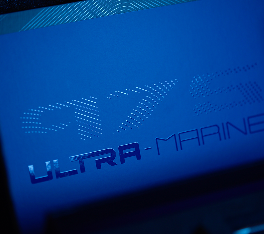 The 975 Ultra Marine darts come in an exclusive presentation box.