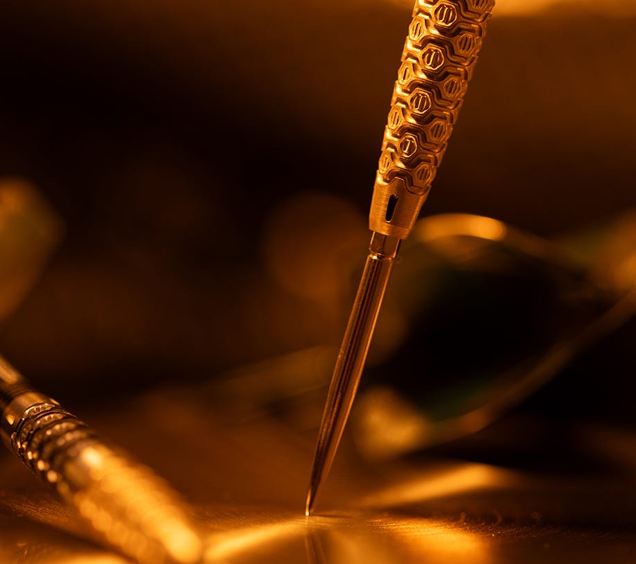 Close-up view of the Cult Envy 01 SP dart with 26mm Gold Swiss Points.