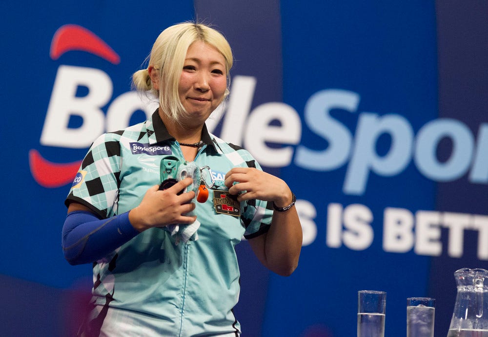 Mikuru Suzuki playing professional darts